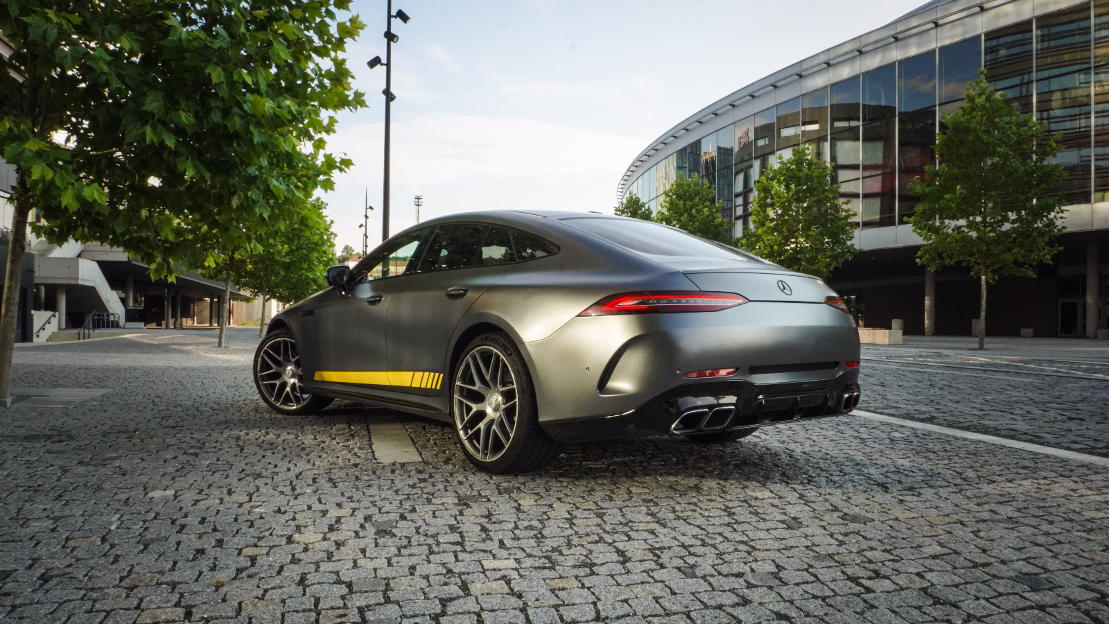 Mercedes-AMG GT 53 — tył ¾, wynajem w Warszawie
