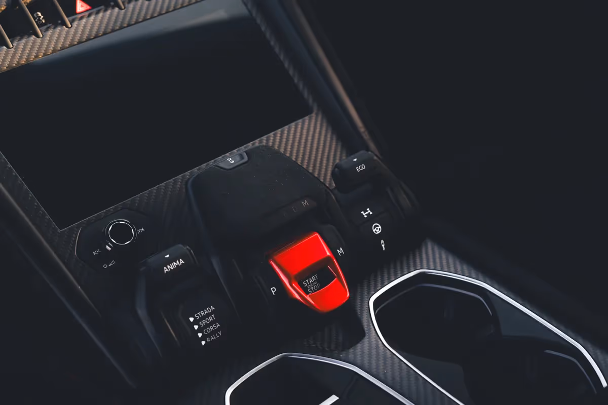 Lamborghini Urus Performante — wnętrze, wynajem w Warszawie