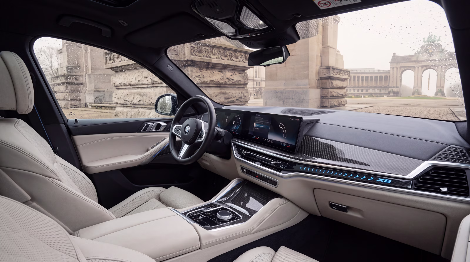 BMW X6 30d — tył ¾, wynajem w Warszawie
