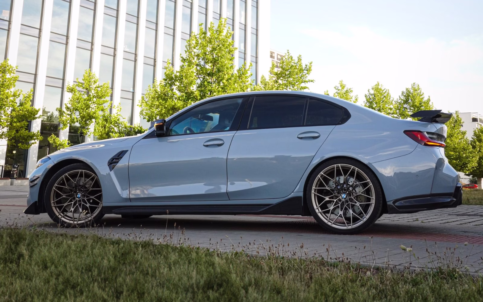 BMW M3 Competition — bok, wynajem w Warszawie